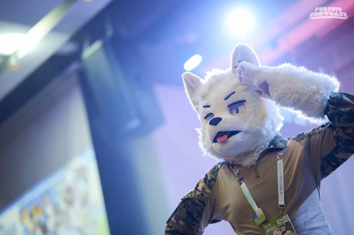 #FursuitFriday #동젹 
#퍼레이드2025 #FURRAID2025

충성! 근무중 이상없슴다!

📷 : <a href="/_f0x15/">산여우 AcidF0x</a>