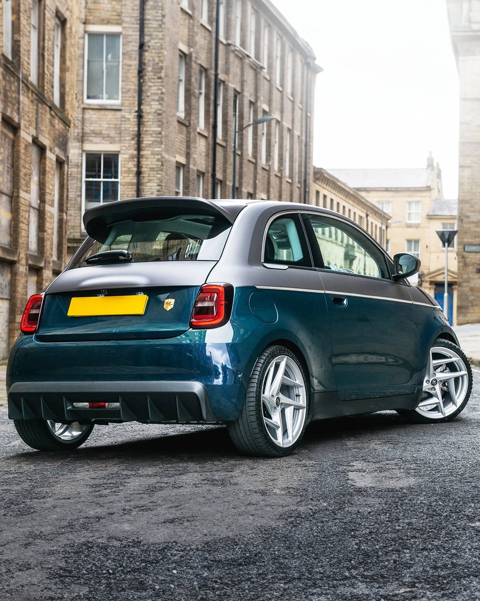 ProjectKahn's tweet image. Fiat 500E (2020–Present) Designio Bodykit by KAHN®

Front Grille: ABS
Front Bumper Lower Valance: ABS
Rear Bumper Lower Valance: ABS
Vehicle: Fiat 500E (2020–Present)

See more: projectkahn.com/collections/fi…

#KahnDesign #Fiat500E #DesignioBodykit #LuxuryCarStyling #BespokeDesign