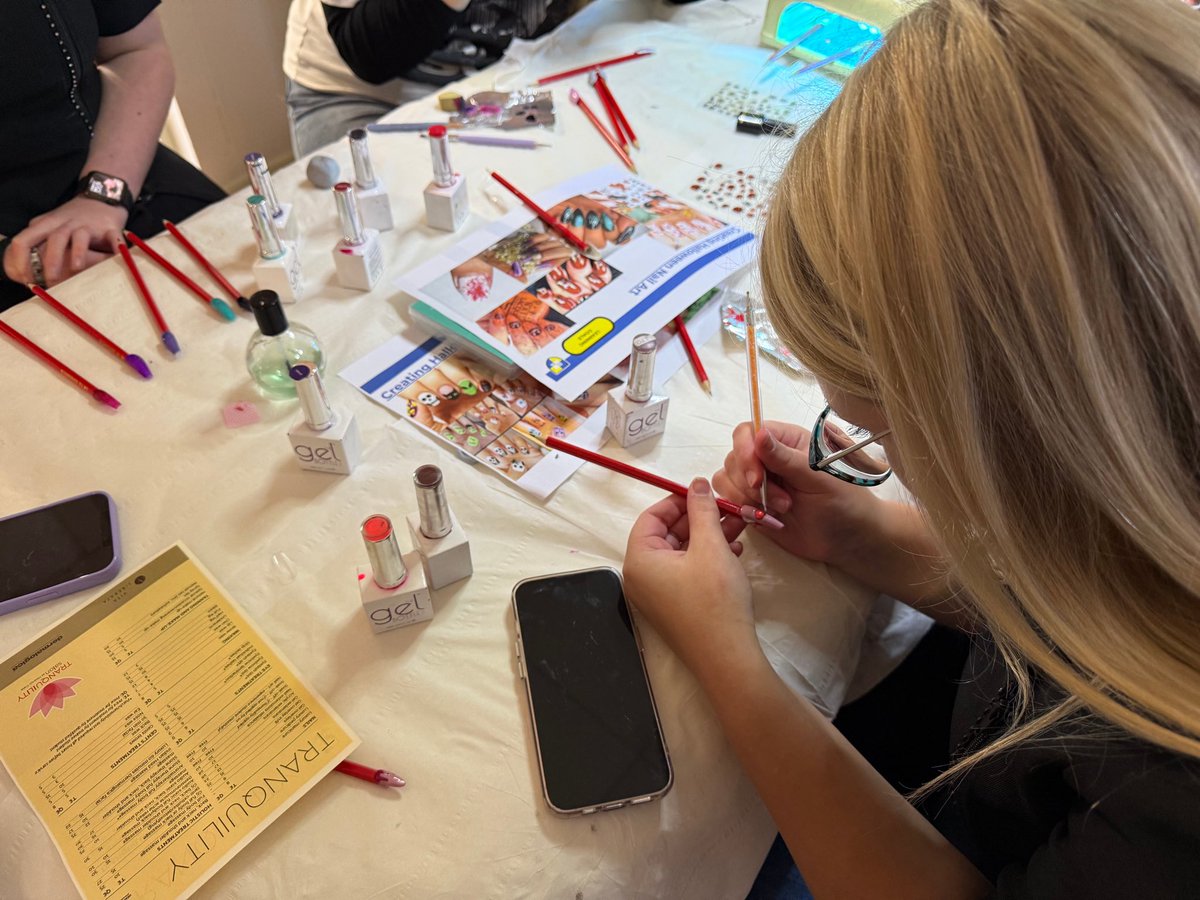 Sixth Form Taster Day 2025✨

Today, our Year 11 students got a glimpse of what life is like in our Sixth Form! They explored the different courses they are interested in pursuing next year. 👏🤩

#TeamHeanor