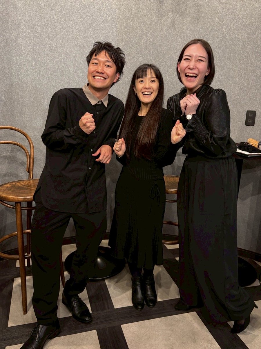 関森 絵美(Emi Sekimori) (@emisekimo) on Twitter photo #夜ミュ 
トライアウト・リーディング公演
『真夜中にトマトジュース』 #夜トマ
10/24(金)初日、無事に終演しました🙌
演出の佐野さんと稽古場で4人で創作していたものをお客様と今宵共有できて
とても楽しく、心から喜びを感じました。
今日という日を忘れず
また明日からも健やかに生きてゆこう。 #夜ミュ 
トライアウト・リーディング公演
『真夜中にトマトジュース』 #夜トマ
10/24(金)初日、無事に終演しました🙌
演出の佐野さんと稽古場で4人で創作していたものをお客様と今宵共有できて
とても楽しく、心から喜びを感じました。
今日という日を忘れず
また明日からも健やかに生きてゆこう。
