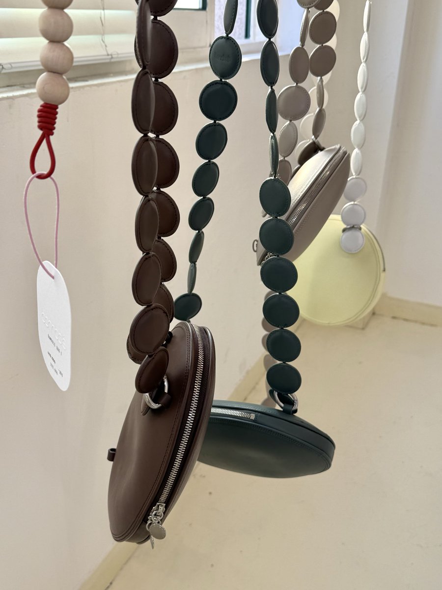 그러니까 우리는 동그란 물 밖에 못 먹어요