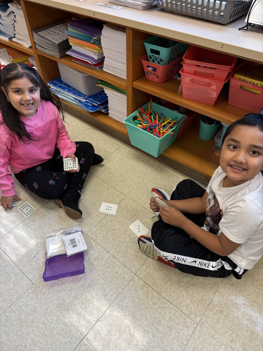 mrssroka1WES's tweet image. Students loved playing the card game “Compare” with each other! #makelearningfun
