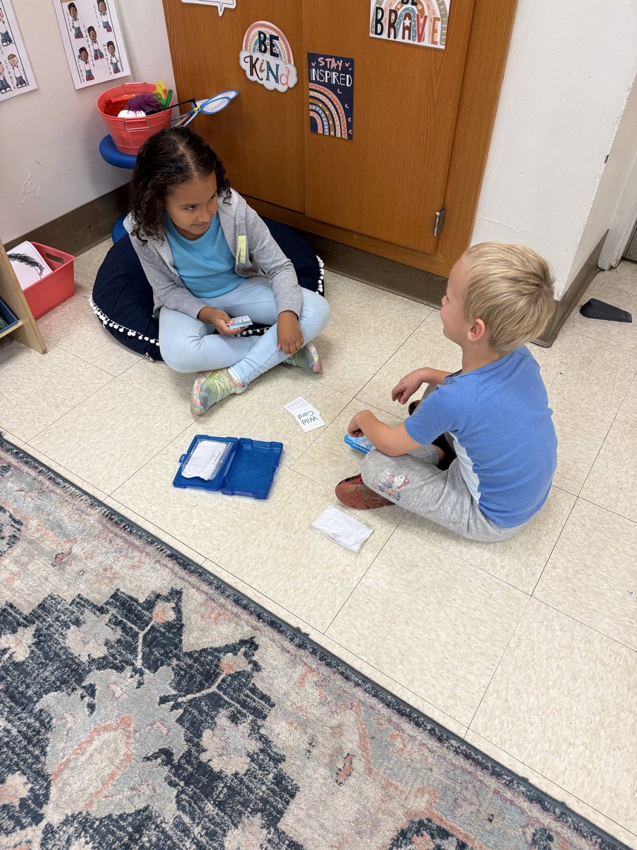 mrssroka1WES's tweet image. Students loved playing the card game “Compare” with each other! #makelearningfun