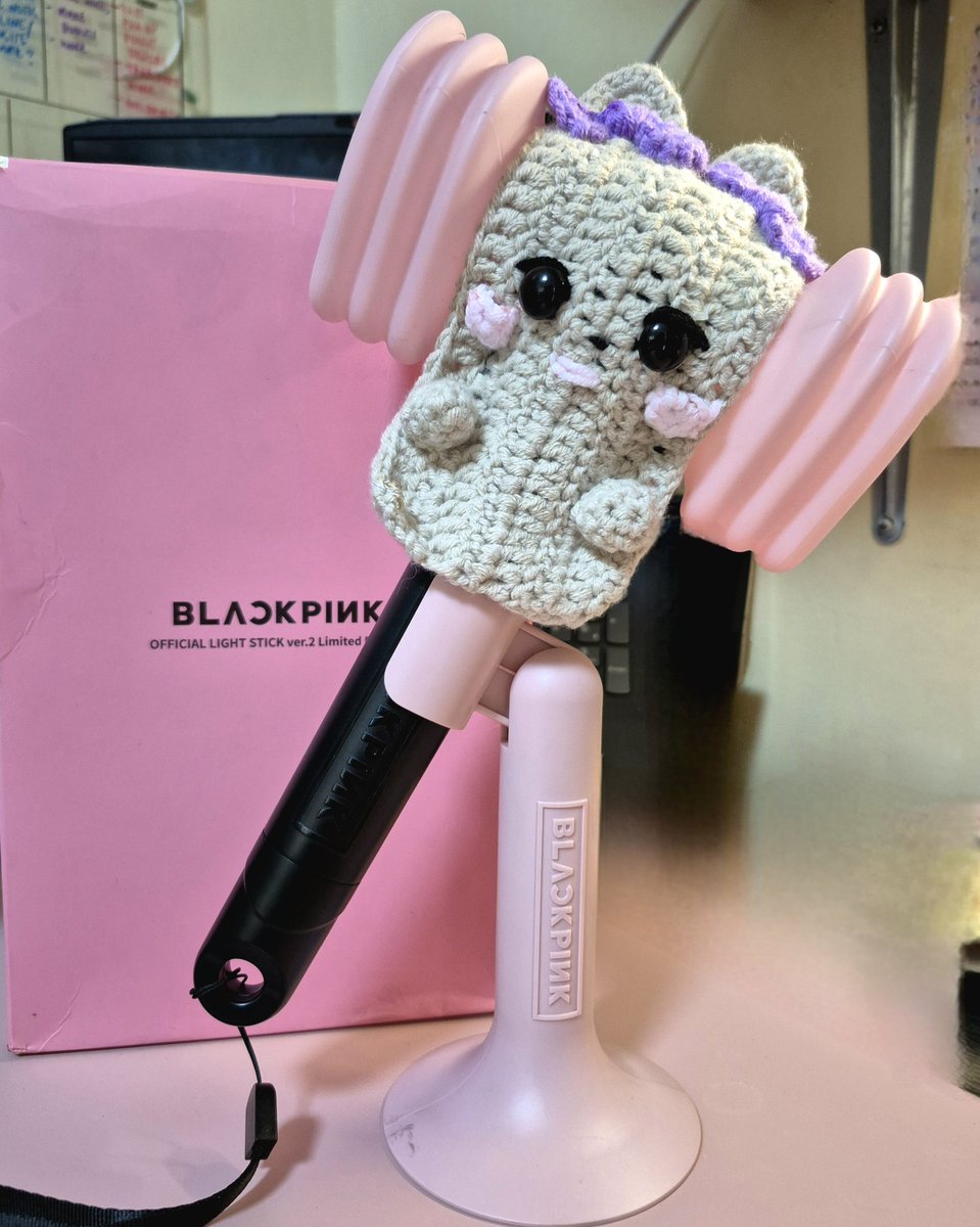 daegucciTH's tweet photo. blackpink ph bulacan deadline tour rosé jisoo jennienlisa lightstick hammerbong https://t.co/VkzZfnammi