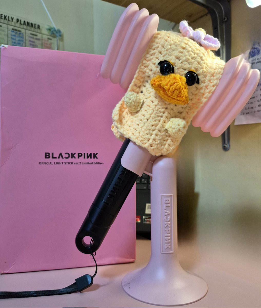 daegucciTH's tweet photo. blackpink ph bulacan deadline tour rosé jisoo jennienlisa lightstick hammerbong https://t.co/VkzZfnammi