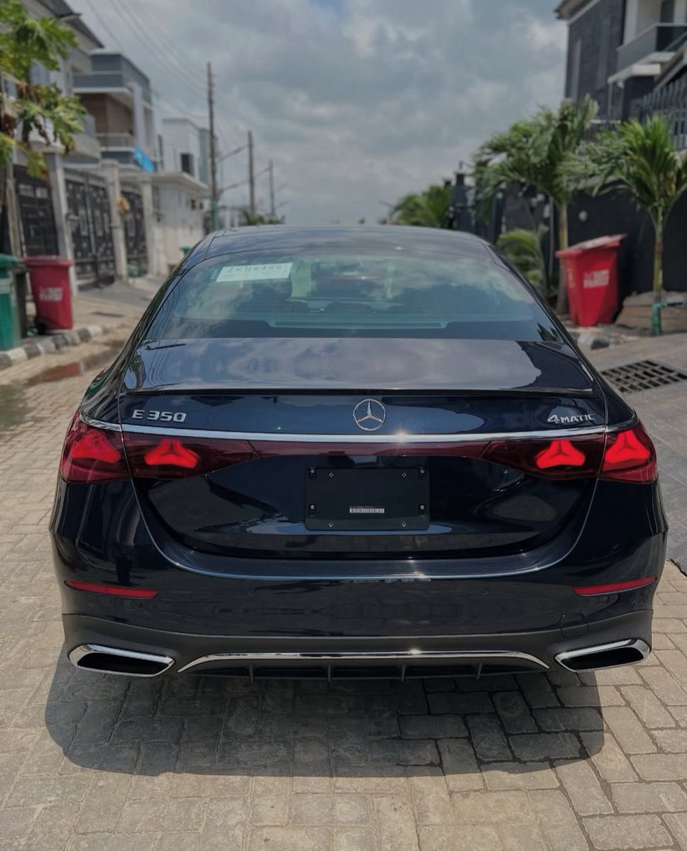 FaridaUsIdxxxe's tweet photo. 2025 Mercedes E350 ( Almost brand new)
(LONG SCREEN) … 

Price - 185Million (Final Offer)

If you're seeing this, please kindly retweet. https://t.co/XOql8iMsY2