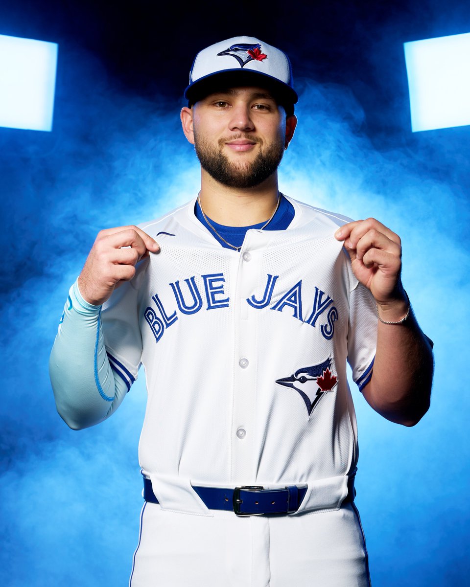 JUST IN: INF Bo Bichette (left knee sprain) is on the <a href="/BlueJays/">Toronto Blue Jays</a> #WorldSeries roster.

He last played September 6th.