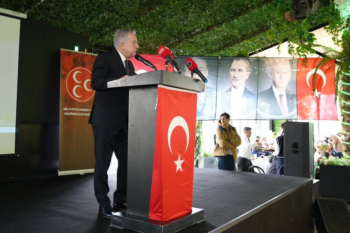 AlpDoganMHP's tweet photo. Dinlemedik dert, paylaşılmadık sorun kalmayacak...
Derdin Derdimiz Sohbetleri

Liderimiz Sn. Devlet Bahçeli Bey’in emir ve talimatlarıyla,
Türkiye genelinde başlatılan “Hayırlı Günler Komşum” temalı
“Derdiniz Derdimizdir” sohbet toplantılarını,
bugün Ankara’nın 25 ilçesinde eş zamanlı olarak düzenlemenin
onurunu ve gururunu yaşıyoruz.

Bu kapsamda,
Genel Başkan Yardımcımız Sn. Sadir Durmaz,
MYK Üyemiz ve Genel Başkan Başdanışmanımız Sn. Özgür Bayraktar,
MYK Üyemiz Sn. Emine Güven,
ve Keçiören İlçe Başkanımız Sn. Kenan Yağmur’un katılımlarıyla
gerçekleşen Keçiören Programı, vatandaşlarımızın büyük bir ilgi ve coşkusuyla tamamlandı.

Tasanı dinlemeye, kaygını anlamaya, sıkıntını paylaşmaya geliyoruz...