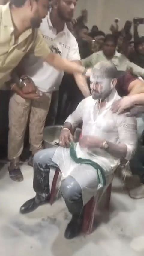 बिहार और बिहारी !

न बिहार बदल सकता है और ना ही बिहारी!

इन जैसों को पूजते हैं बिहारी 😂😂