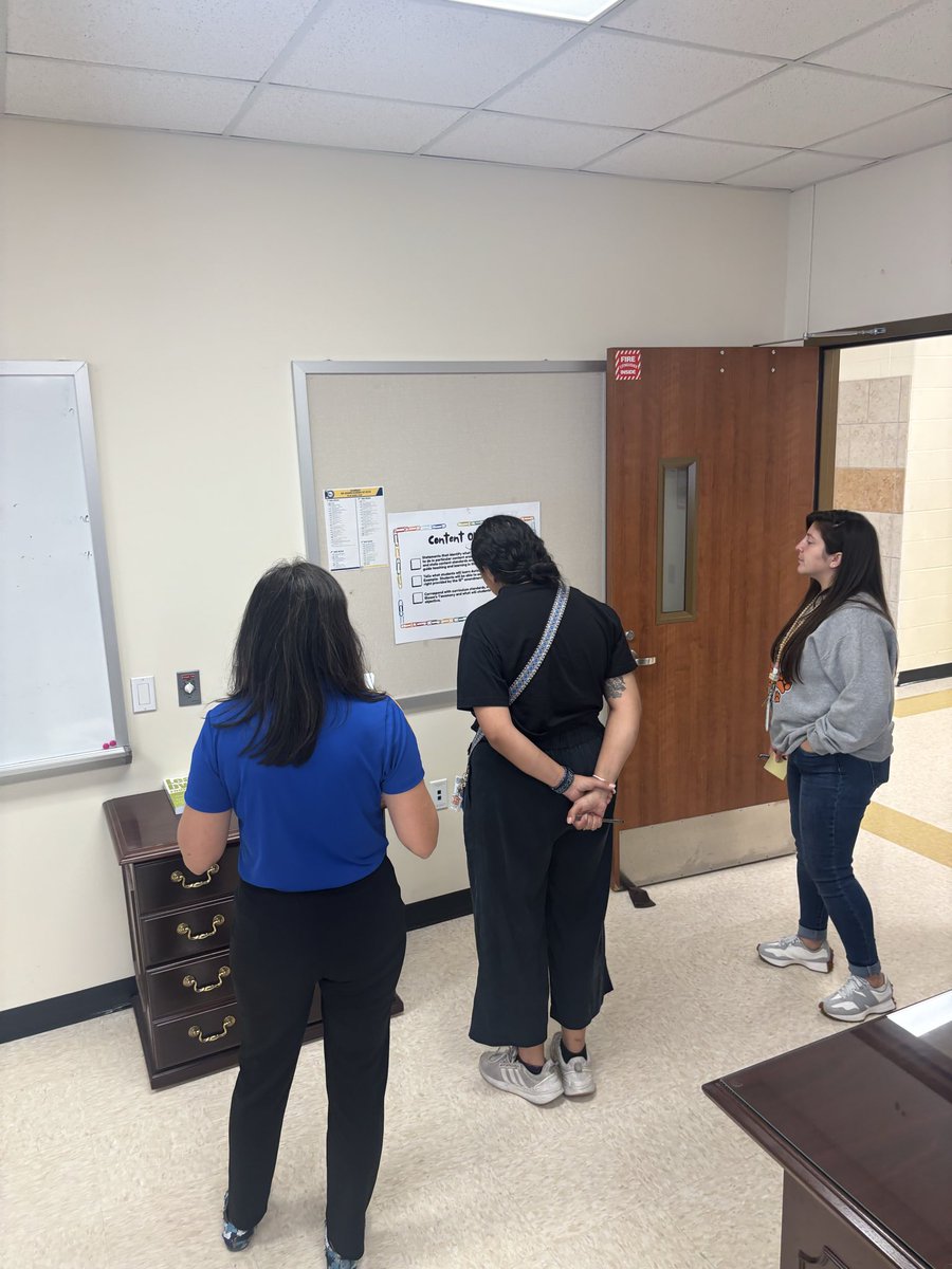 MsAMontemayor's tweet image. Finishing our week strong with our 1st Dual Language Academy! A busy and exciting day of learning with our amazing Dual Language teachers! @aquiroz @Jaleydapz @CISD_ML