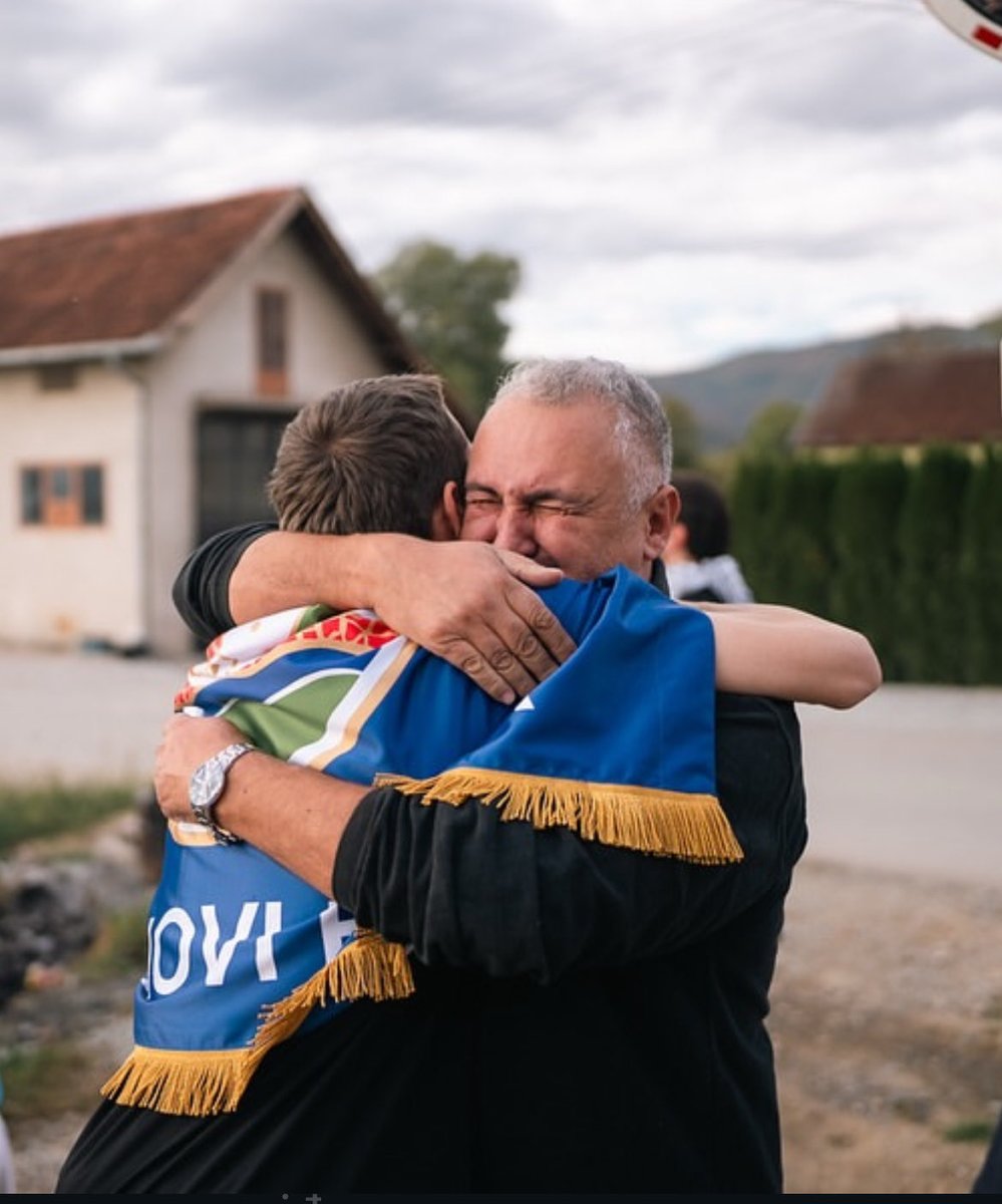 Žvalavi šizofreničar nikada neće moći izazvati ovakve najiskrenije emocije. Nikada!