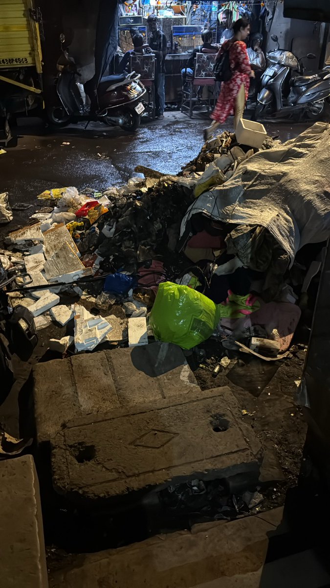 arjun_zaveri's tweet photo. @mybmcWardB @mybmc @CMOMaharashtra @PMOIndia 
Sewage out since 17th October, sewage already covered building entrance . This is a serious health hazard now . Multiple complaints filled but no action taken yet. https://t.co/bU5h5ZdR5F