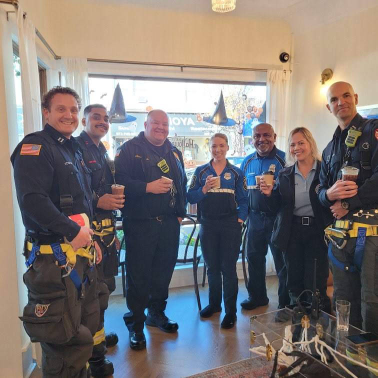 Bloomfieldnjfd's tweet photo. Bloomfield Firefighters had the opportunity to attend Coffee with a Cop at Colias Cafe, connecting with members of the community alongside our partners in law enforcement. •
•
•
•
•
#Bloomfield #bloomfieldnj #bloomfieldfire #bloomfieldfiredept #bloomfieldfiredepartment #bfd https://t.co/n9dDCjW4KV