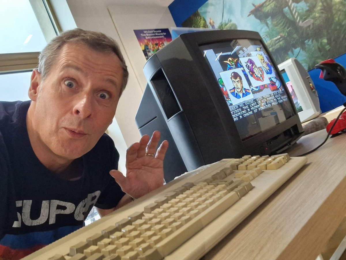 Marcus sera avec nous à la <a href="/ParisGamesWeek/">Paris Games Week</a> 🎮

On a le plaisir d'accueillir <a href="/Marcuszeboulet/">Marcus</a>, l'icône de <a href="/gameone/">Game One</a>, sur notre stand jeudi 30/11 et samedi 01/11 pour des séances de dédicace de son autobiographie *"Payé pour jouer !"* aux éditions <a href="/Pixnlove/">Editions Pix'n Love</a>  
📍 **Hall 1 – Stand F2**