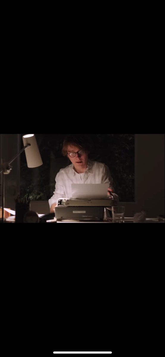mehriguner's tweet photo. ruby sparks
romantik komedi
genç bir yazarın aşkla ilgili yeni kitabını yazarken başlayan film hayalindeki aşkın   bi anda kitaptan çıkıp ete kemiğe bürünmesiyle devam ediyor shhshs 
konusu orijinal bence izlemesi de keyifliydi 
MMDb 7.5/10 https://t.co/79EoEtlRdW