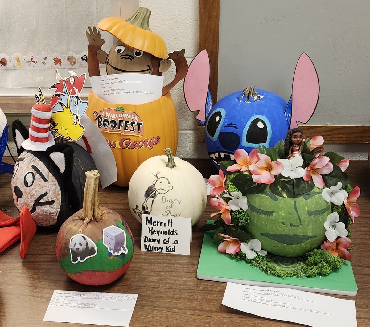 Smith_Chrissy_'s tweet photo. Pumpkins @ Hastings Mallory Elementary 🎃 @michael_smolnik https://t.co/LyWDVfAlBj