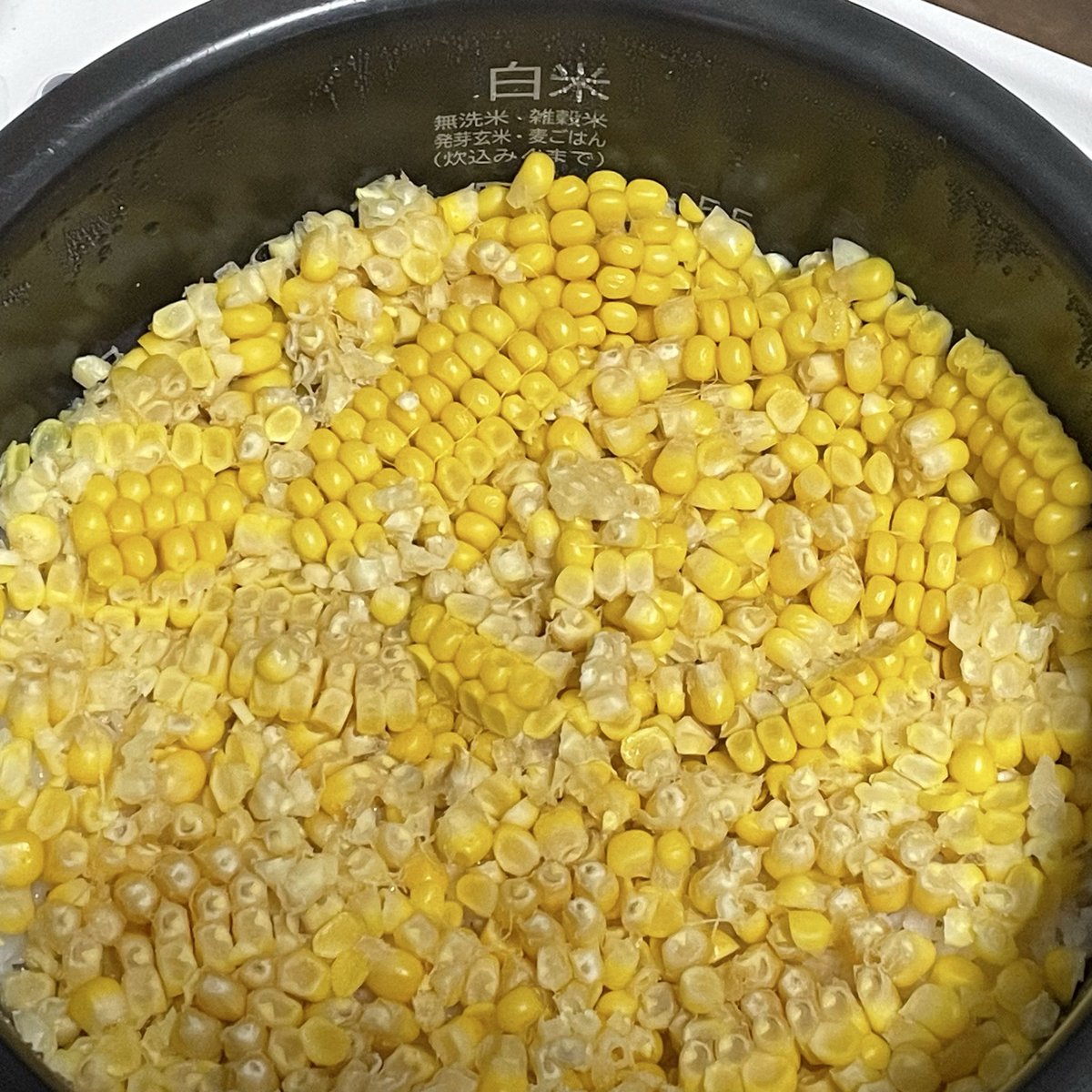 Chozo_Nakagawa's tweet image. 【実りの秋　新米ご飯の喜び】
有機無農薬の5分づき玄米と、もぎたてスイートコーンでご飯を炊いた。
新米のもっちりツヤツヤ感、とうもろこしのシャキシャキ感、それぞれの香りや優しい甘みに実りの秋を楽しんだ。
#食と健康
#有機無農薬自然栽培米
#地球宇宙神々との繋がり
＃全てに感謝して生きる