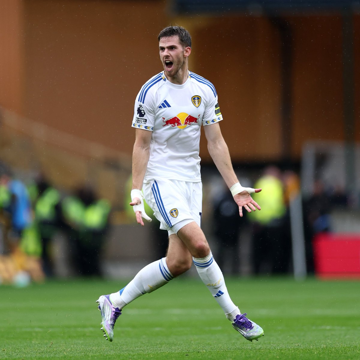 Most chances created by Premier league midfielders this season: 

◉ 22 - Bruno Fernandes 
◉ 17 - Sean Longstaff
◉ 14 - Anton Stach 

#LUFC