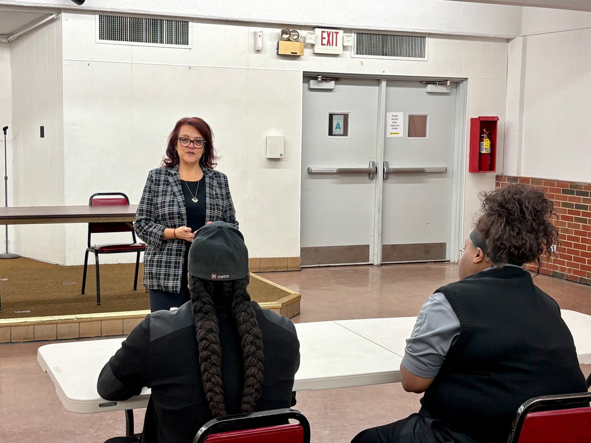 Our Local 788-St. Louis, MO, celebrated the graduation of our newest coach operator apprentices with International Executive Vice President Yvette Trujillo. These Metro Transit coach operators are prepared to meet the challenges they will face on the job. Our Union continues to