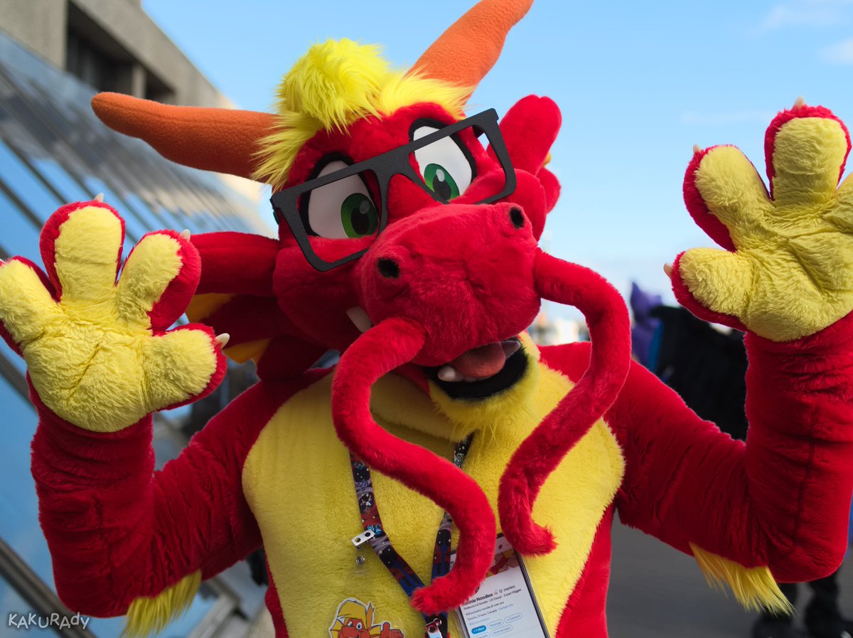 Big noodle fren! 🐉

📸 <a href="/kakurady/">Kakurady</a> #FursuitFriday