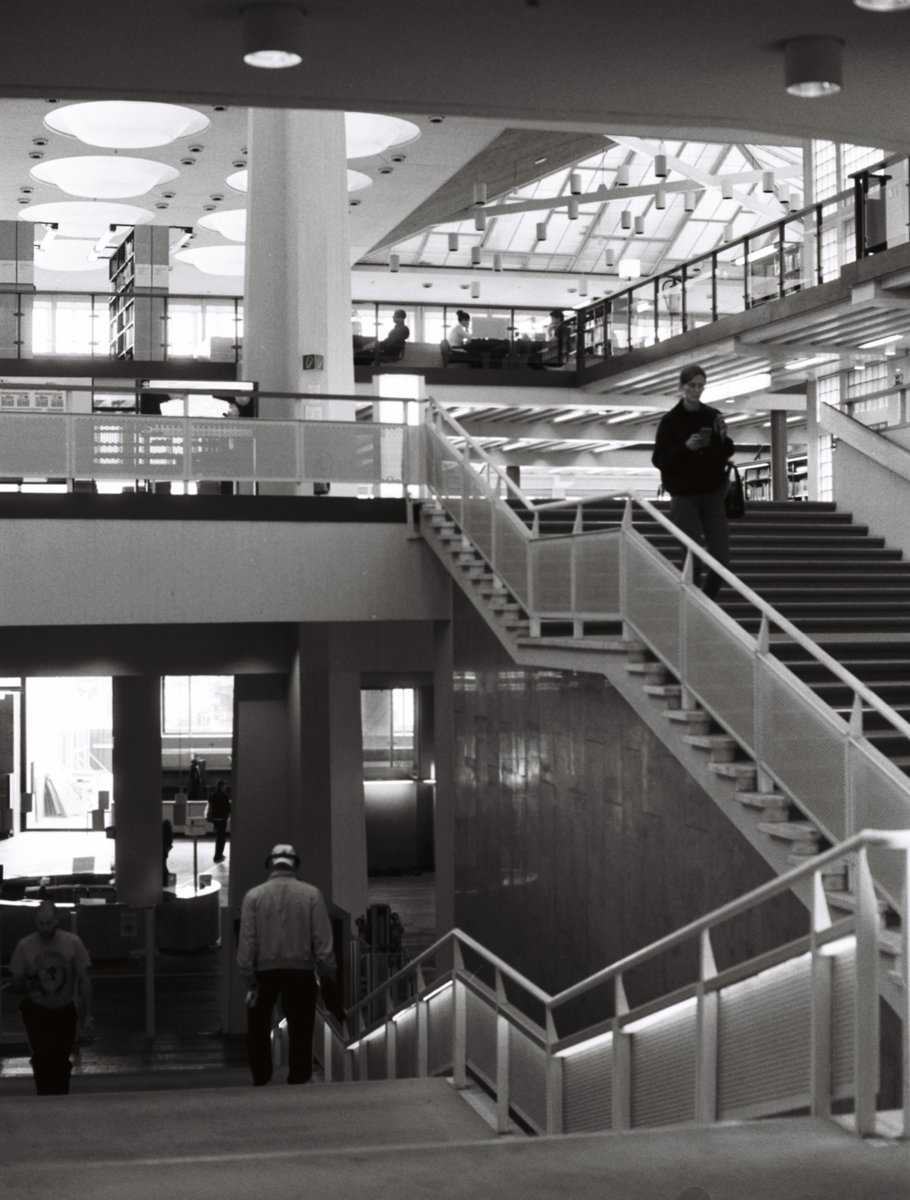 HerrRebelein's tweet image. Zum Tag der Bibliotheken nochmal einige Fotos, die ich dieses Jahr in der schönsten, vollendetsten aller Bibliotheken aufgenommen habe:  
#StabiWest