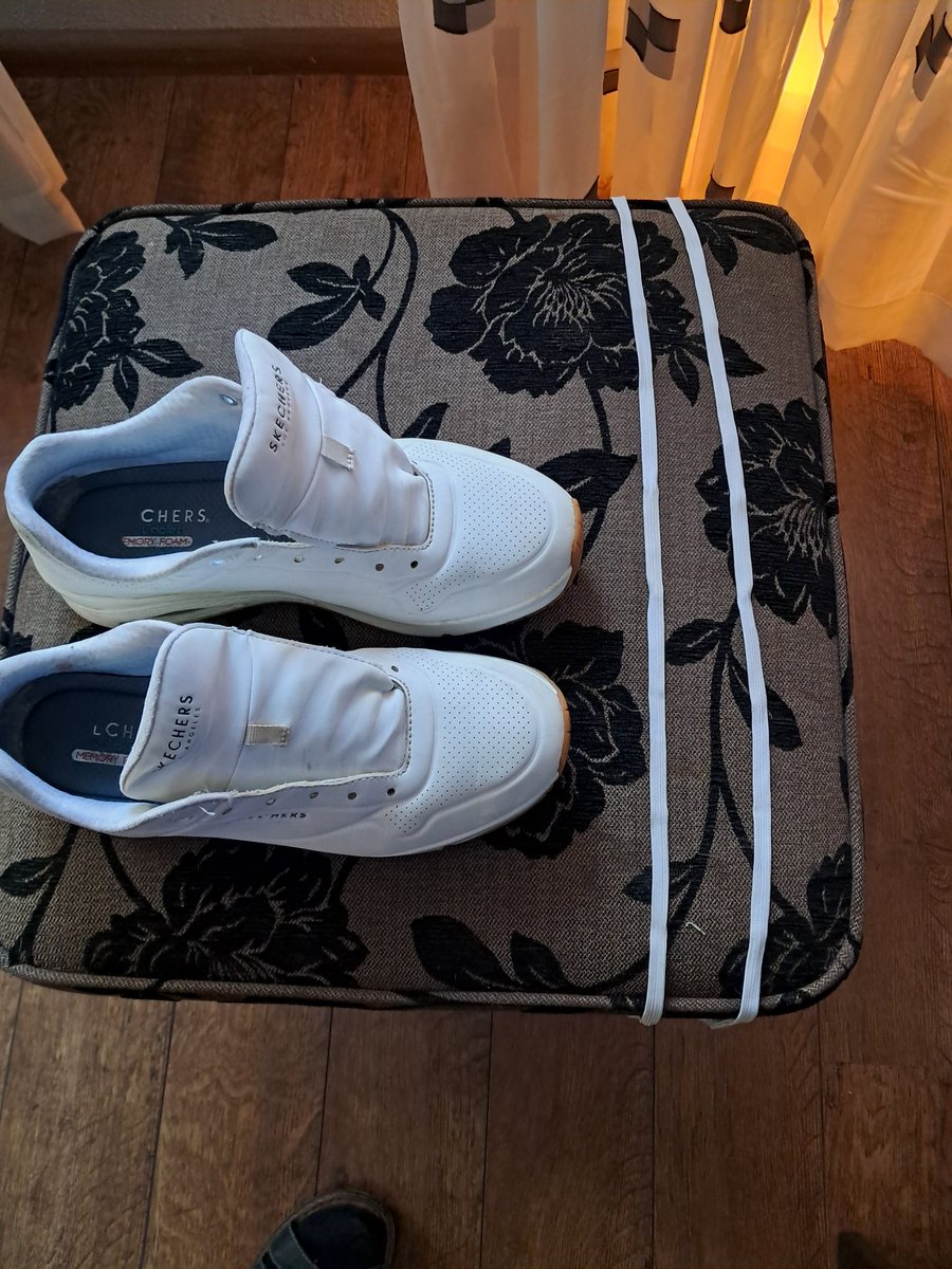 Witte sneakers,wat een feest😅