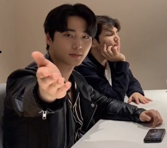 Q. 숙취있어?
A. 없어!
Q. 할말있어?
A. 없어!
Q. 투표했어?
A. #2025MAMAVOTE #DAY6