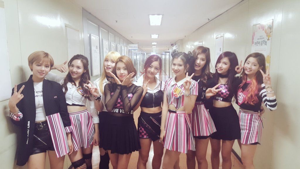 1 RETWEET/REPLY = 1 VOTE FOR TWICE!

I vote for #TWICE at #2025MAMAVOTE