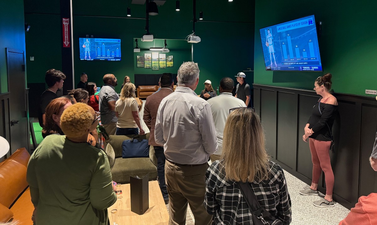 remedyroofing's tweet image. We're not falling🍂 behind this October in #CedarParkTX! From attending ribbon cuttings to hosting Neighbors Networking Group at Remedy Roofing + Coffee with Council, there are so many great ways to stay connected!
#SupportLocal #CommunityStrong #Networking #CedarParkChamber