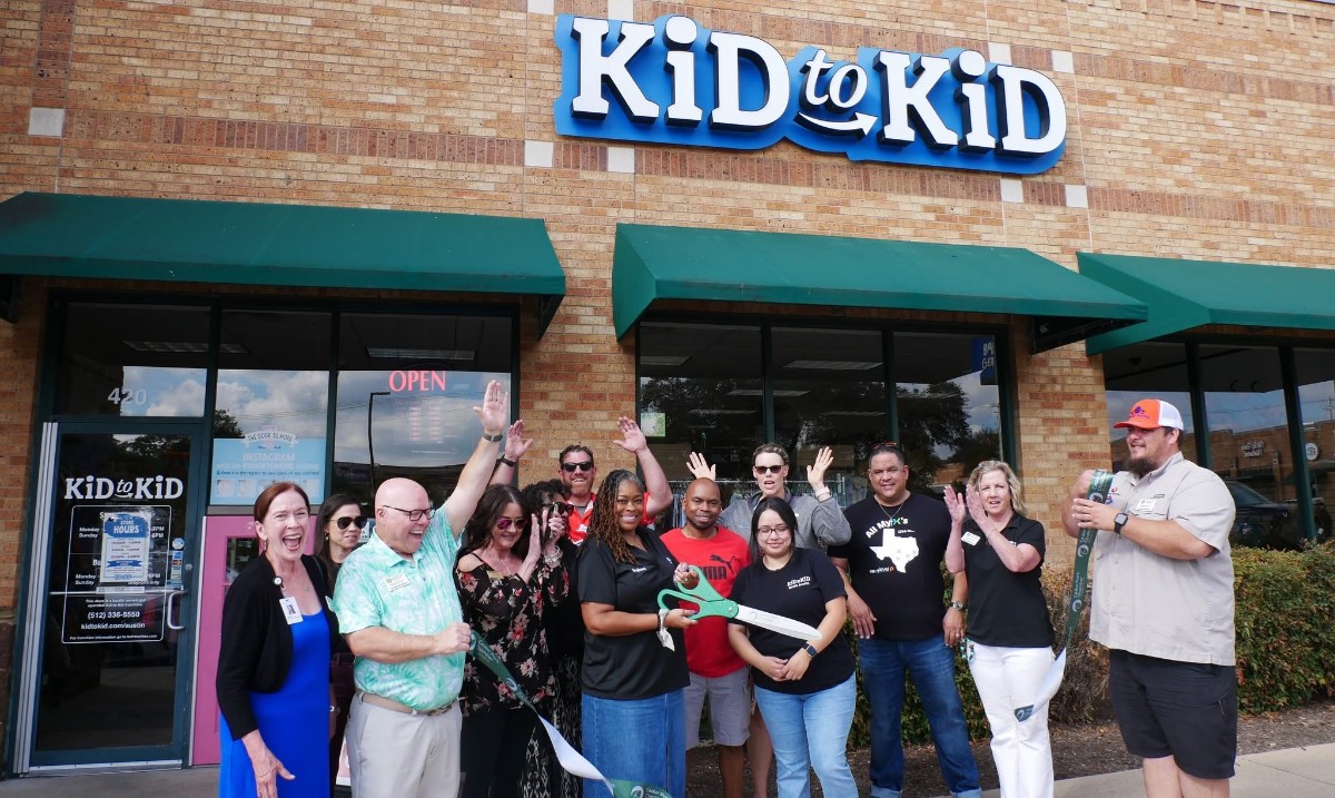 remedyroofing's tweet image. We're not falling🍂 behind this October in #CedarParkTX! From attending ribbon cuttings to hosting Neighbors Networking Group at Remedy Roofing + Coffee with Council, there are so many great ways to stay connected!
#SupportLocal #CommunityStrong #Networking #CedarParkChamber