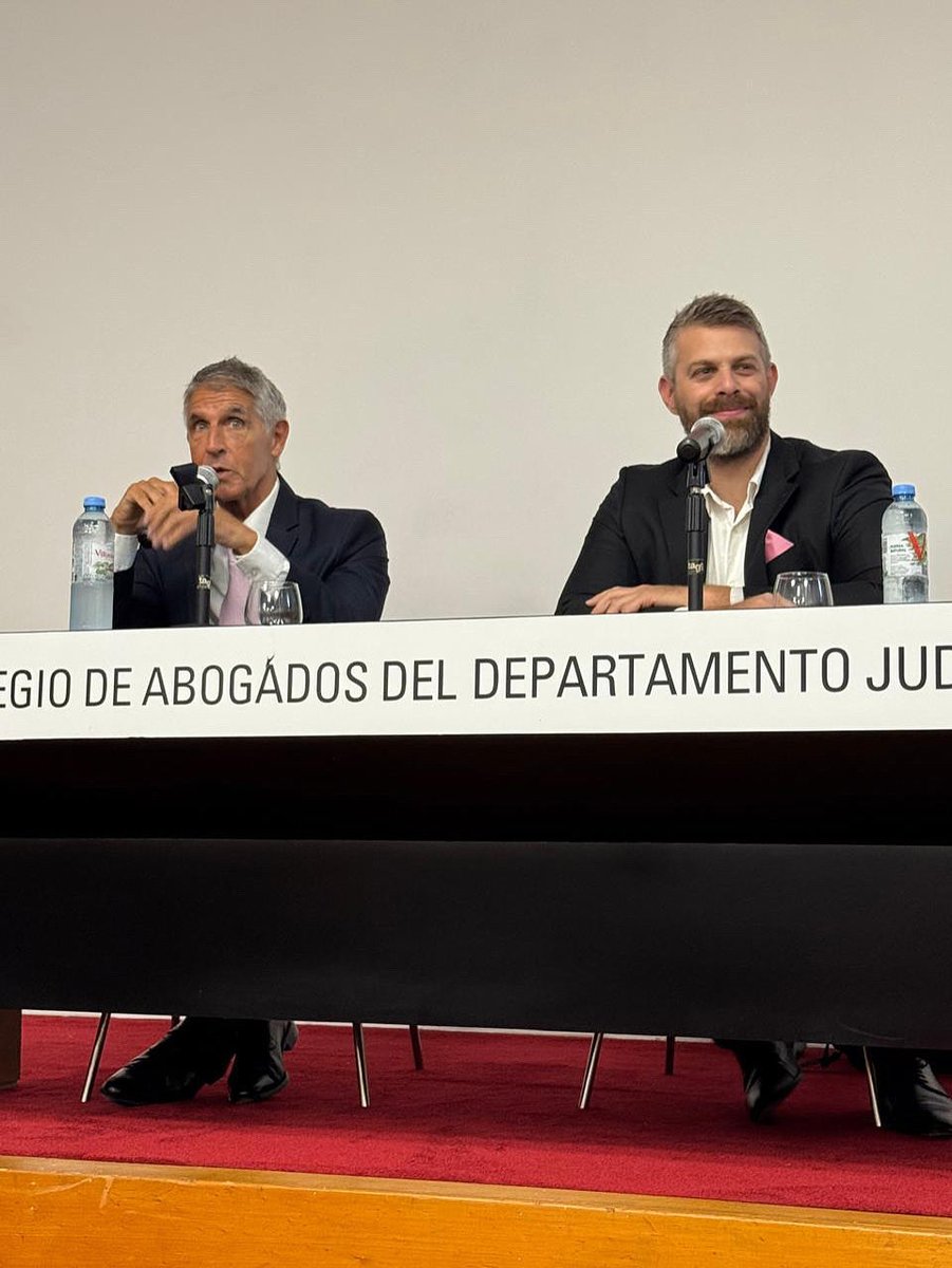 Privilegios.  Con <a href="/Martin_Legui/">Martin Leguizamon</a> Hablamos sobre responsabilidad algorítmica y los desafíos que plantea la IA a la dogmática penal. Gracias al Colegio de Abogados de Mercedes  por la invitación.