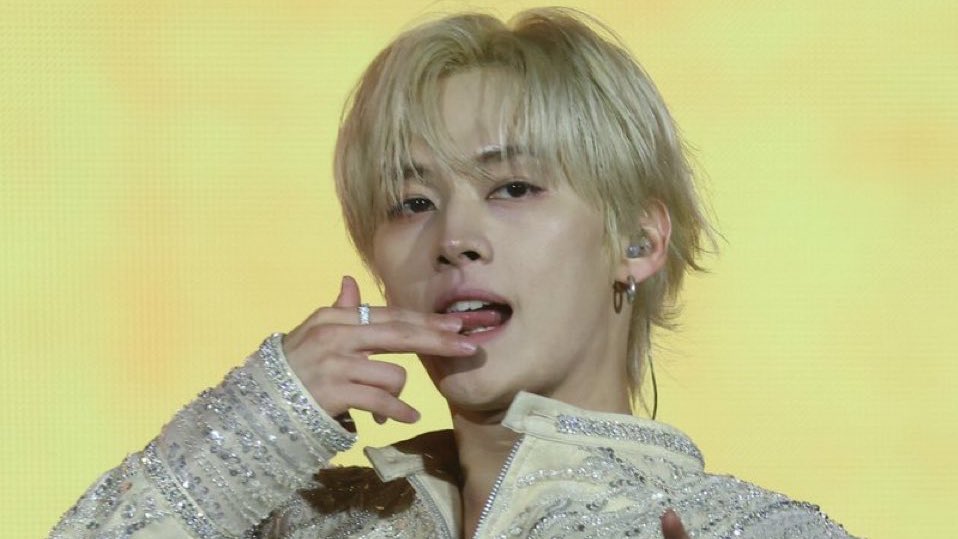 skzpopbase's tweet photo. Happy birthday to Stray Kids’ #LeeKnow!🐱

The dancer, singer, songwriter and performer has made a name for himself globally as one of the most talented figures in K-Pop thanks to his multiple skills such as his fluid and energetic dance style, soft but strong vocals with an excellent falsetto and pleasant tone and his captivating performance abilities.

Lee Know has contributed to Stray Kids’ global success through his numerous songwriting credits in songs such as TASTE, Surfin’, CINEMA and also his remarkable solo projects including Youth and Limbo.

His unreachable visual, unique personality and strong work ethic, professionalism and creative spirit earned him a Global Ambassadorship for the italian luxury fashion brand GUCCI.

LEE KNOW BORN TO INSPIRE 
#하이하이_오늘은_리노_생일 
#PoetryInMotionLeeKnow 
#HappyLeeKnowDay