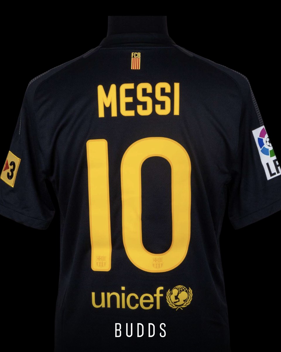 buddsauctions's tweet photo. Lionel Messi Barcelona Shirt 🏆
Black No.10 from the 2011-12 season - the year Messi hit 73 goals under Pep.
Up for auction until November 6th in the El Clásico Timed Auction.
🔗 https://t.co/88BgHVMcuM
#LionelMessi #Messi #FCBarcelona #ElClasico #FootballMemorabilia #BUDDS https://t.co/dd3kdzi3ZE