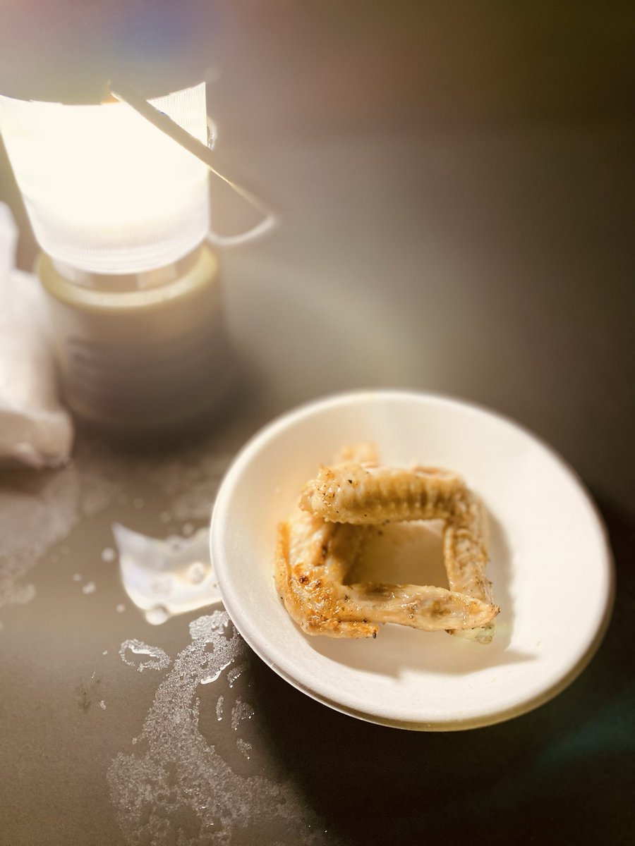 雨の中のお世話になってる会社でBBQ。IG時代の懐かしい方々に会えて幸せだった～！
師匠が焼き鳥焼いてくれて幸せの極み。レジェンド小倉さんの焼いた手羽が美味しくてつい写真に残してしまった。小倉工房時代の懐かしい話に花咲いて、月日流れたなぁ～(笑)業界20年目でも師匠の大きな背中が憧れです！