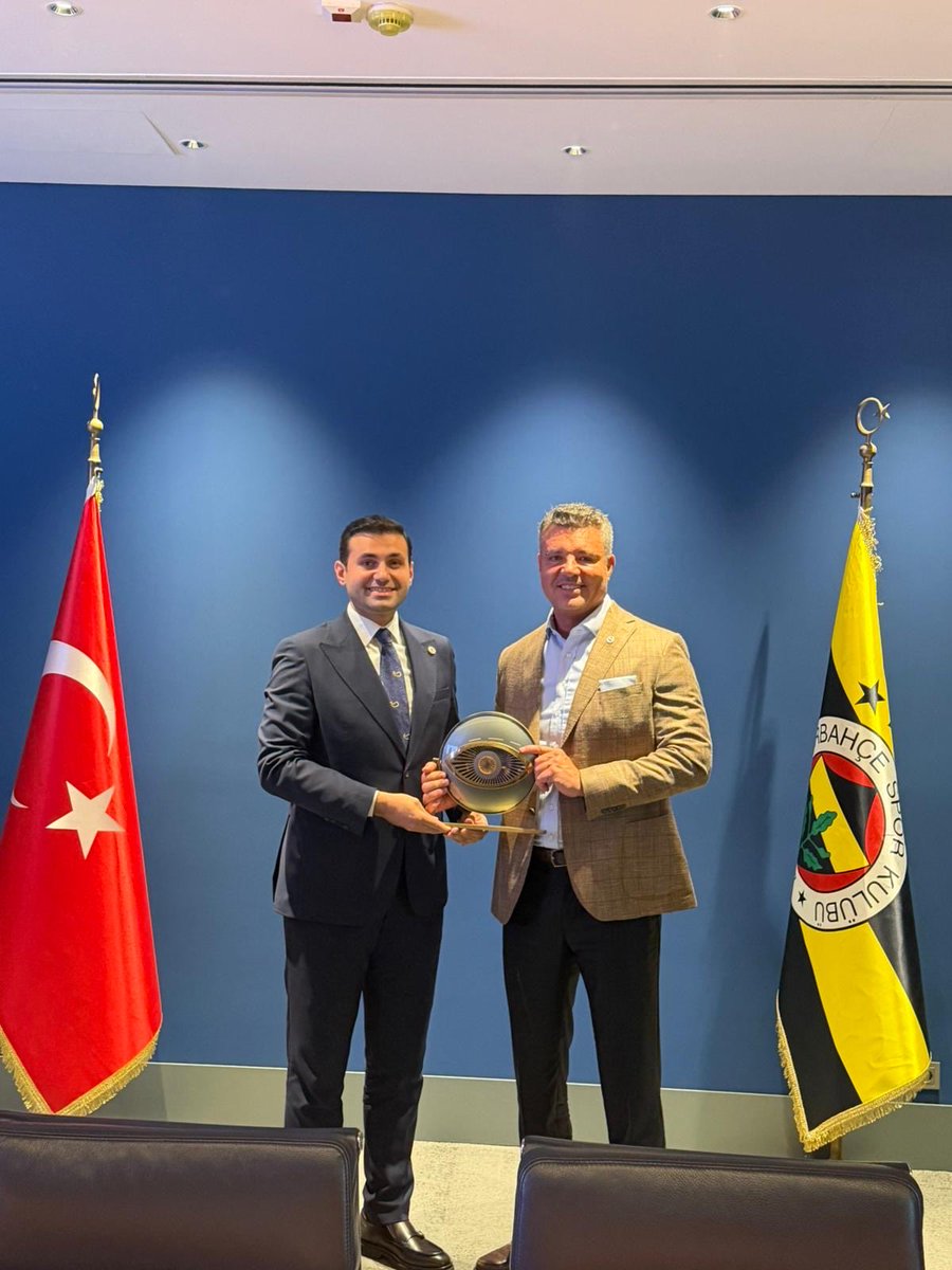 Hukukçu Fenerbahçeliler Derneği Yönetim Kurulu olarak, Fenerbahçe Spor Kulübü Başkanımız Sayın Saadettin Saran’a hayırlı olsun ziyaretinde bulunarak özel bir toplantı gerçekleştirdik.

Gerçekleşen görüşmede, Derneğimizin her zaman olduğu gibi Fenerbahçe Spor Kulübü’ne hukuk