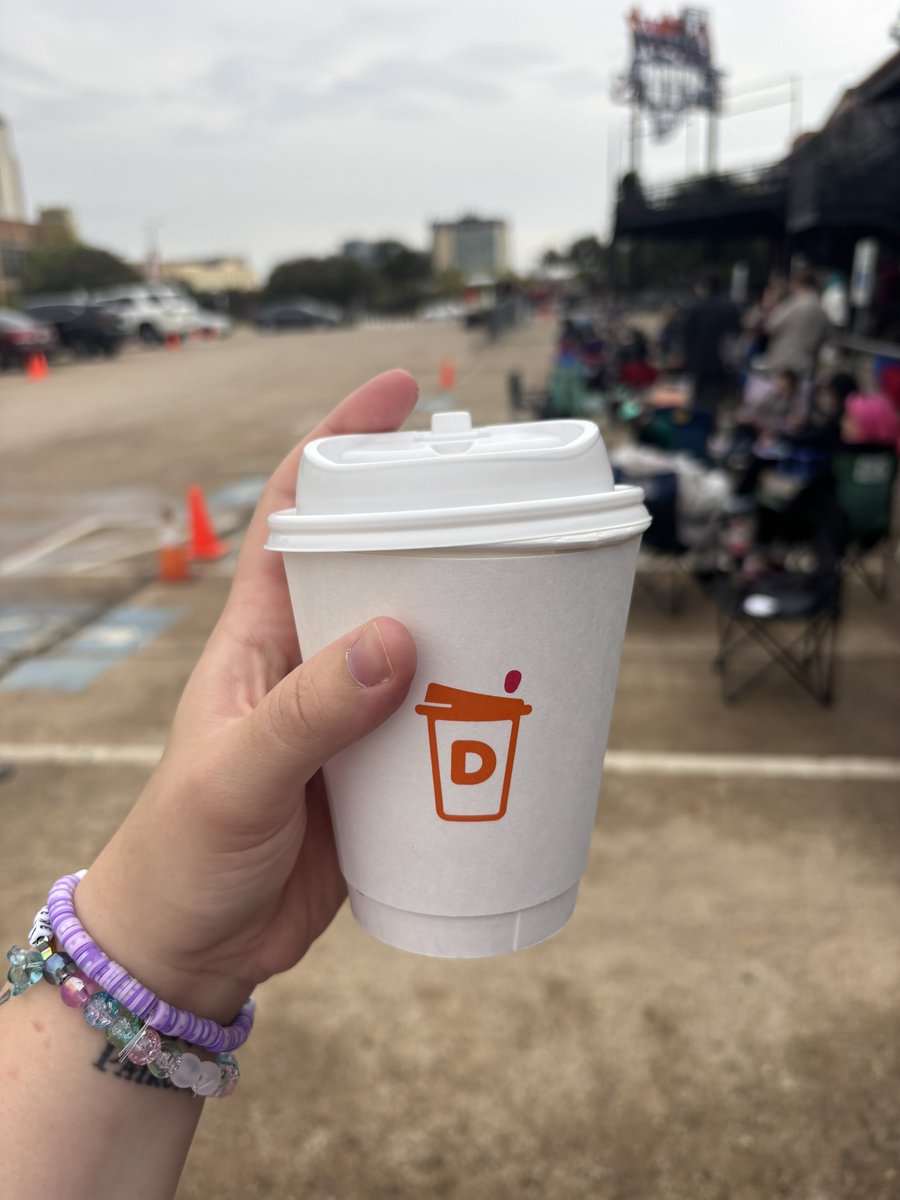 thx for the hot coca and donuts halsey <3