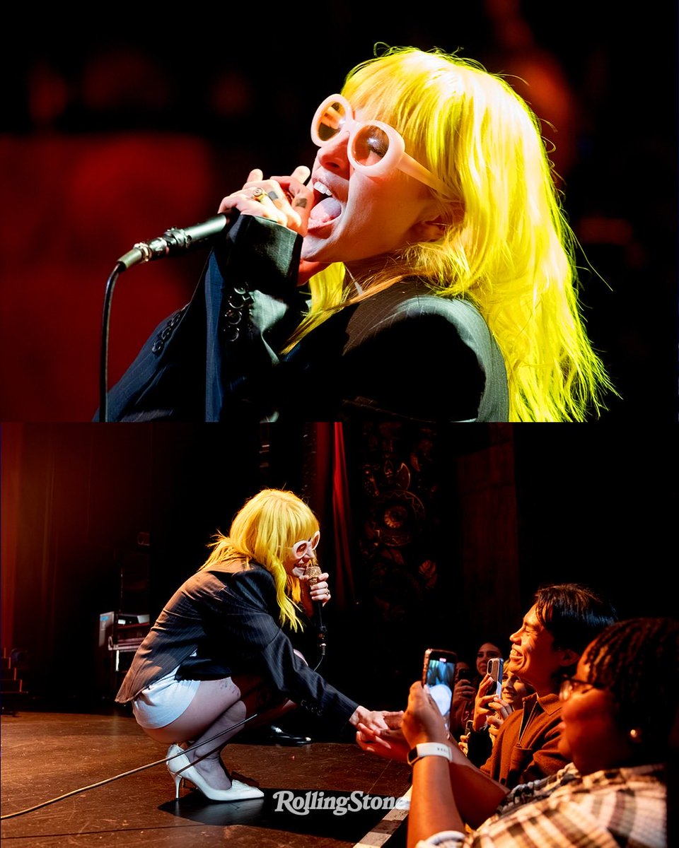 #HayleyWilliams se presentó la noche de ayer en el Beacon Theatre de NY junto a #JackAntonoff como parte del evento ‘Musicians On Musicians’ de la revista <a href="/RollingStone/">Rolling Stone</a>. Hayley cantó 4 canciones de su nuevo álbum: ‘Kill Me’, ‘Love Me Different’, ‘Mirtazapine’ y ‘Good Ol Days’.