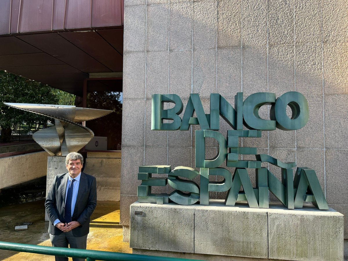 Gran día conociendo cómo la sucursal del <a href="/BancoDeEspana/">Banco de España</a>  de Oviedo atiende a los ciudadanos para proporcionarles efectivo, facilitarles diversos trámites, ayudarles con las reclamaciones a las entidades financieras y promoviendo la educación financiera, entre otras muchas tareas