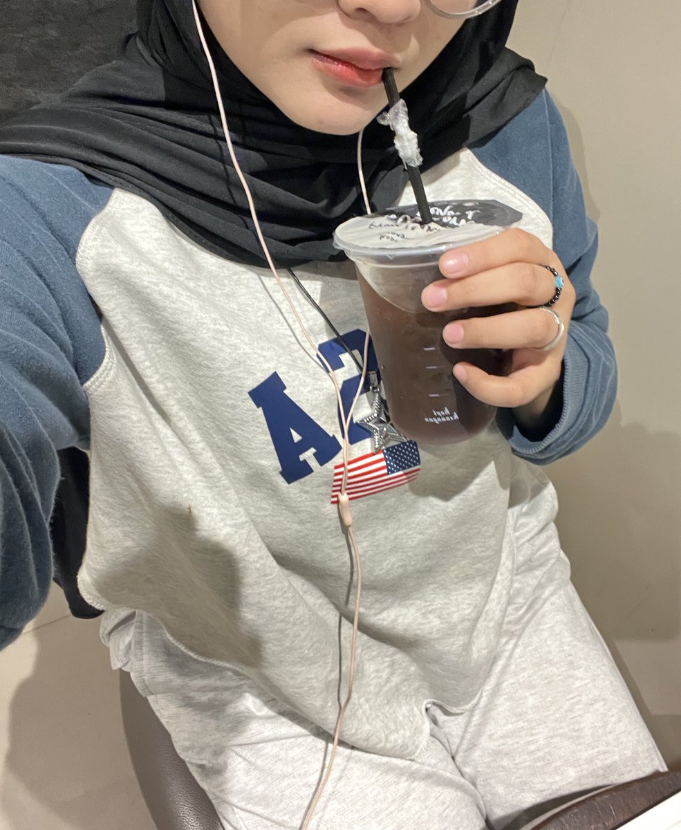 alviapoppy_'s tweet image. earphonekabelholic