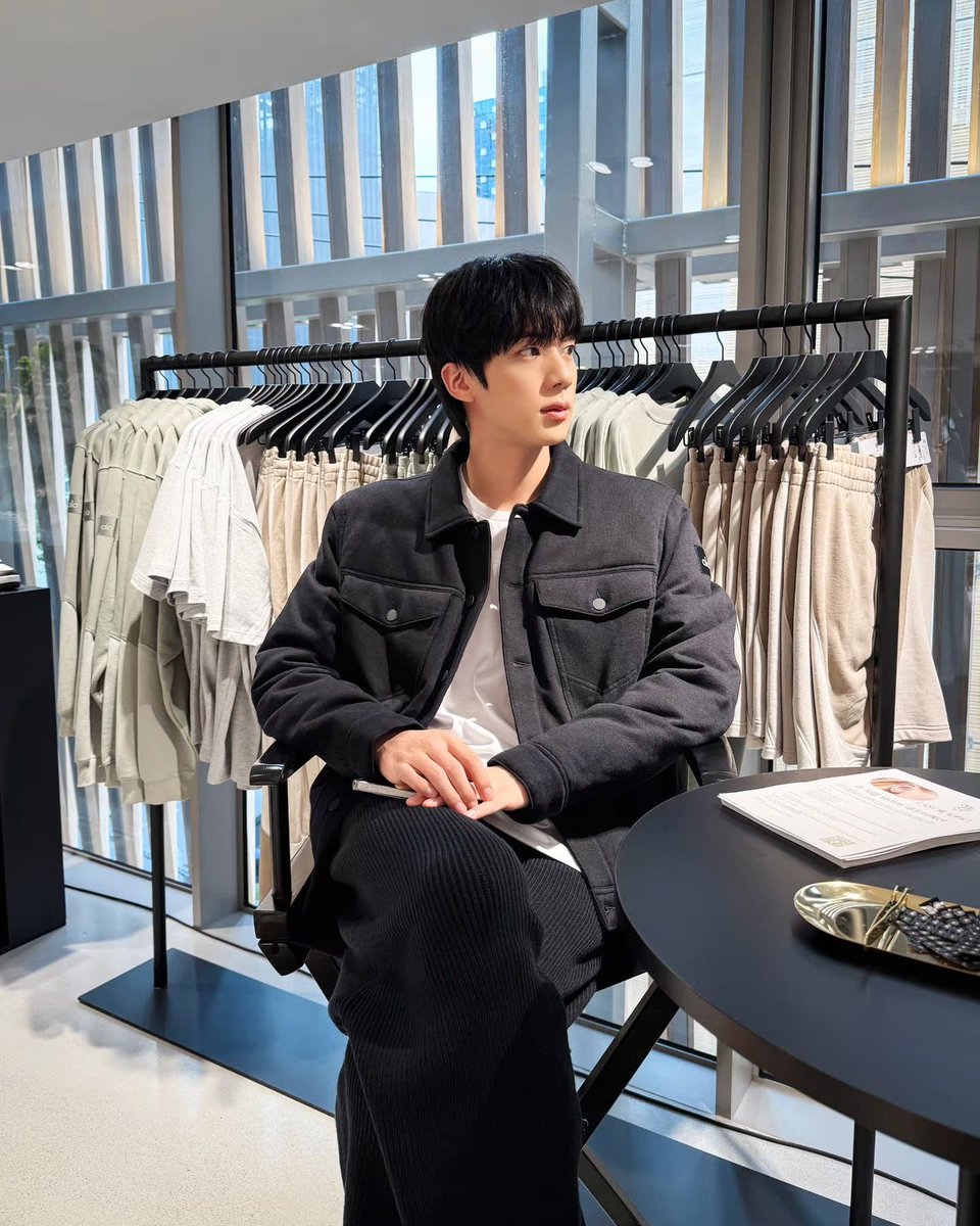 I’m voting #Jin for the #2025MAMAVOTE
