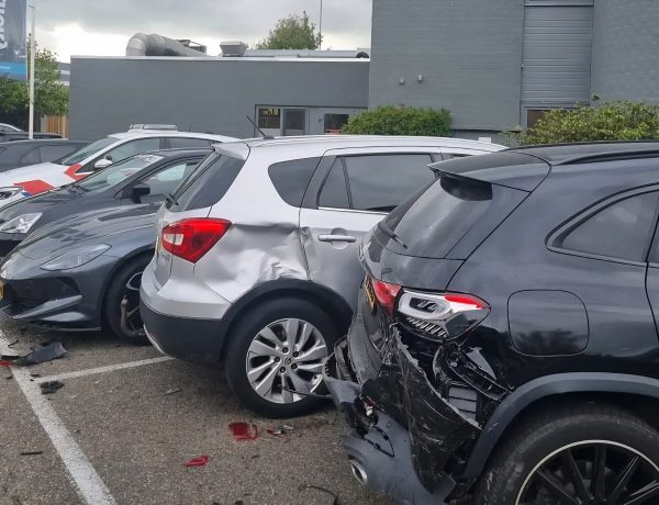 Vier auto's beschadigd na aanrijding in Oisterwijk