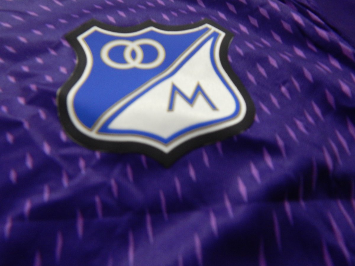 Al que le interese

Camiseta de Arquero Millonarios

Escudo y parches encauchados

Todas las Tallas 
$70.000

RT
RT
RT