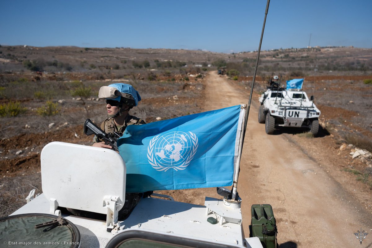 EtatMajorFR's tweet image. 📍 Liban | Patrouille conjointe 🇱🇧 🇫🇷 🇫🇮 au plus près de la Blue Line
 
Par sa présence, la FINUL est un facteur de stabilité qui contribue au retour de la population civile.
 
Les patrouilles régulières de la FCR le long de la Blue Line participent à la pérennisation du retour