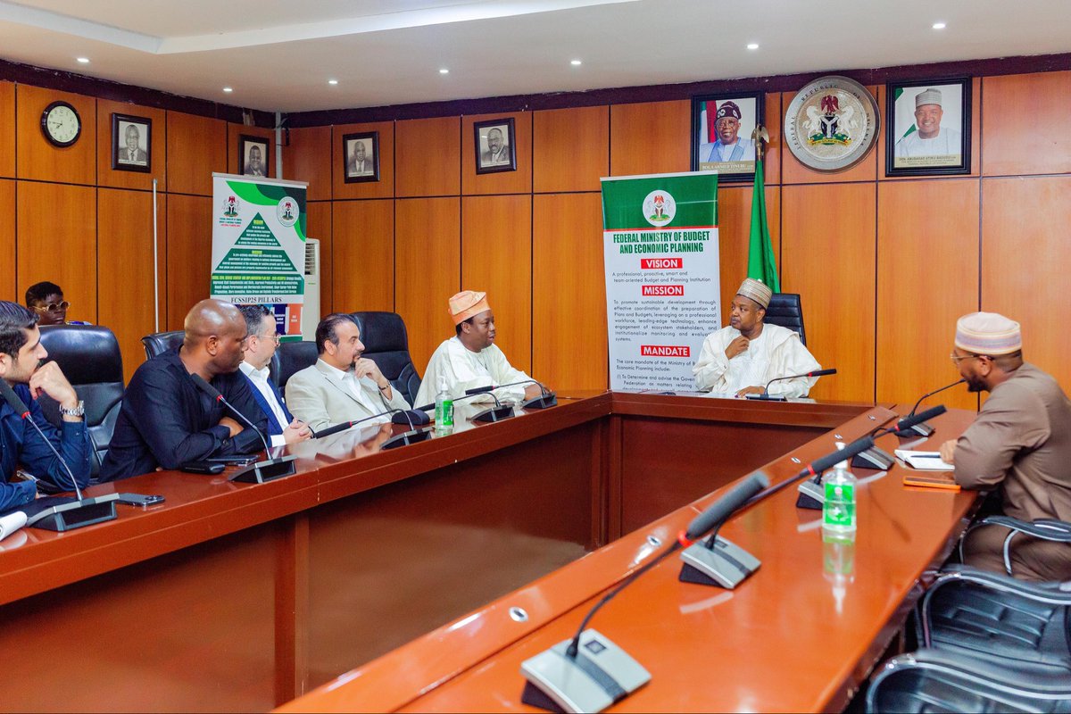 MargaretTitila5's tweet image. The Honourable Minister of Budget and Economic Planning, Senator Abubakar Atiku Bagudu @atikuabagudu , on Friday, October 24, 2025, received a delegation of private investors focused on digital economy transformation at the Ministry’s headquarters in Abuja.

The meeting focused…