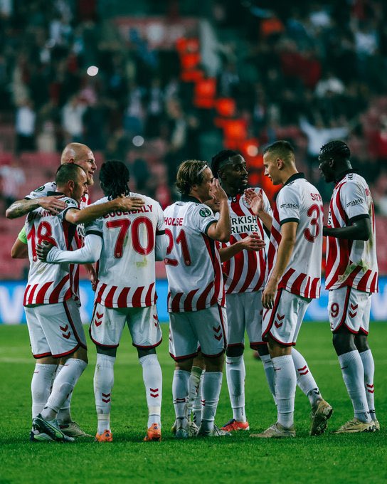 TheEuroFE's tweet photo. 🇹🇷 Other than the Balkans and Intertoto Cup, Samsunspor have NEVER played in Europe before this season.

However, they’ve made a real impression in their debut campaign as they’ve beaten both Legia Warsaw and Dynamo Kyiv in their opening two Conference League matches! https://t.co/TnAKDtJgoL