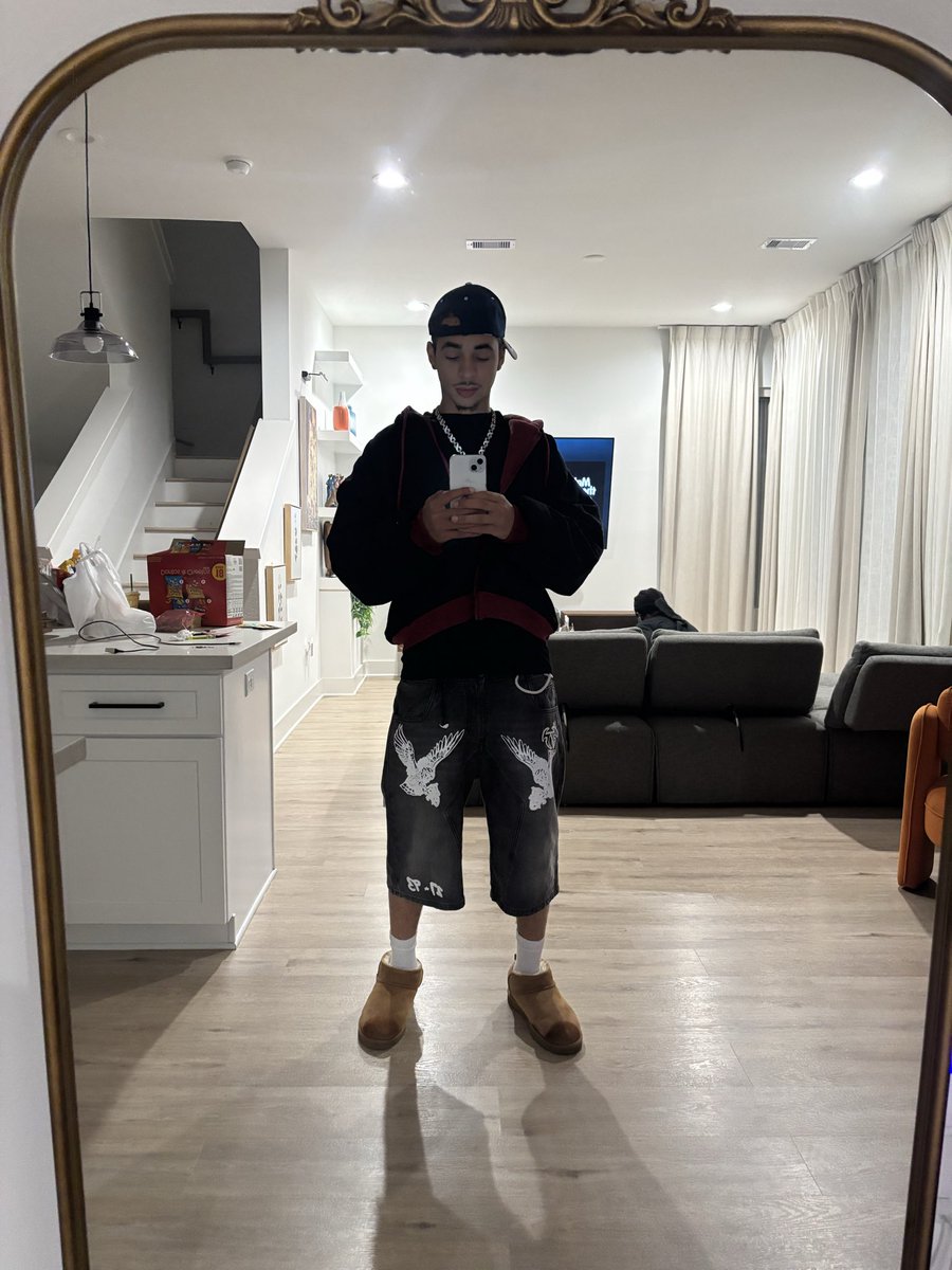 Iamjulezjsmith's tweet image. Im 21 Now I Was Just A Baby