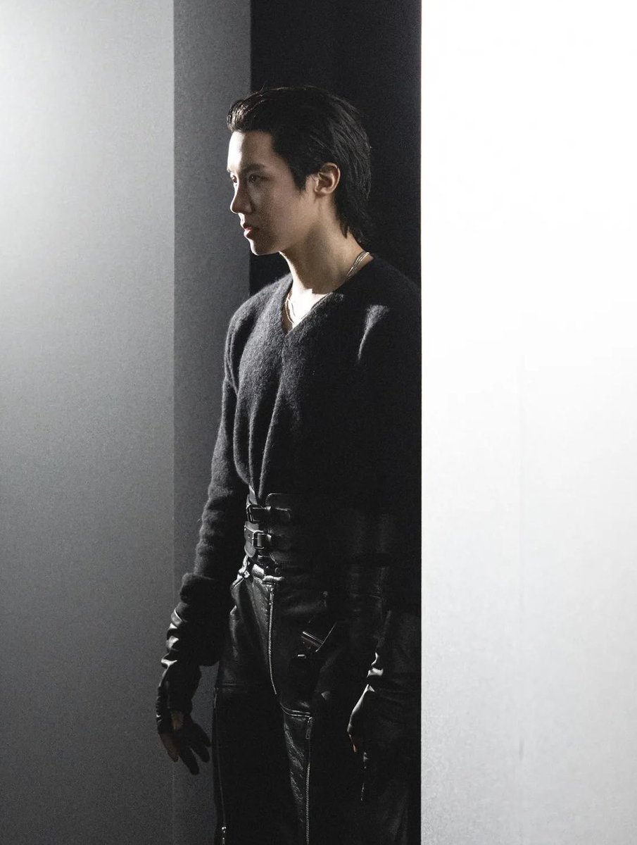 jhopewaist's tweet image. I’m voting #jhope for the #2025MAMAVOTE