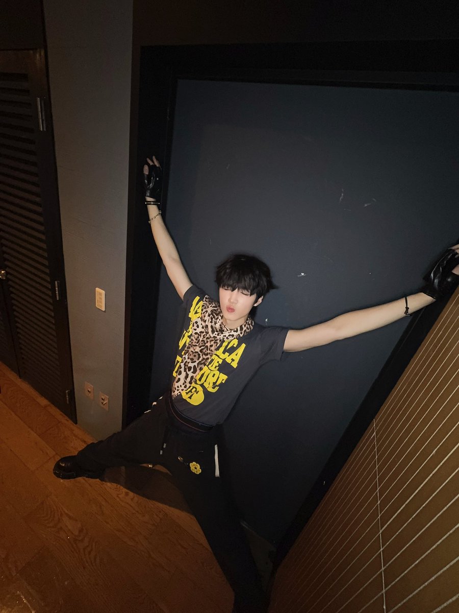 AxMxP_official tweet media