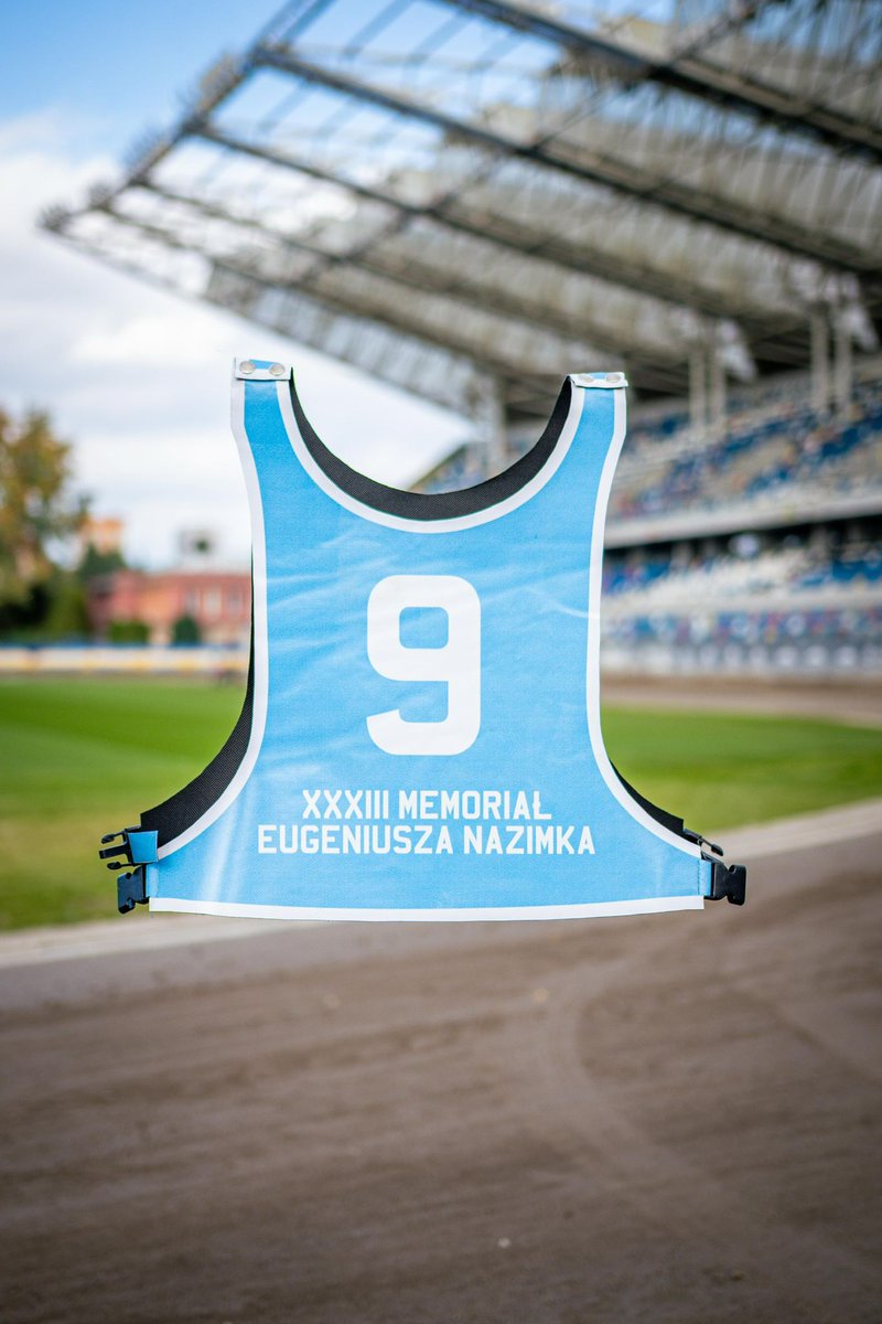 Na naszym Facebooku trwa licytacja kolekcjonerskiego plastronu z tegorocznego Memoriału Eugeniusza Nazimka, wzorowanego na plastronach Stal Westy Rzeszów z 1992 roku na rzecz Daniela Kaczmarka🔥

Link do licytacji ⬇️

facebook.com/61553216264418…

#METALKAS2Ekstraliga 
#Speedway