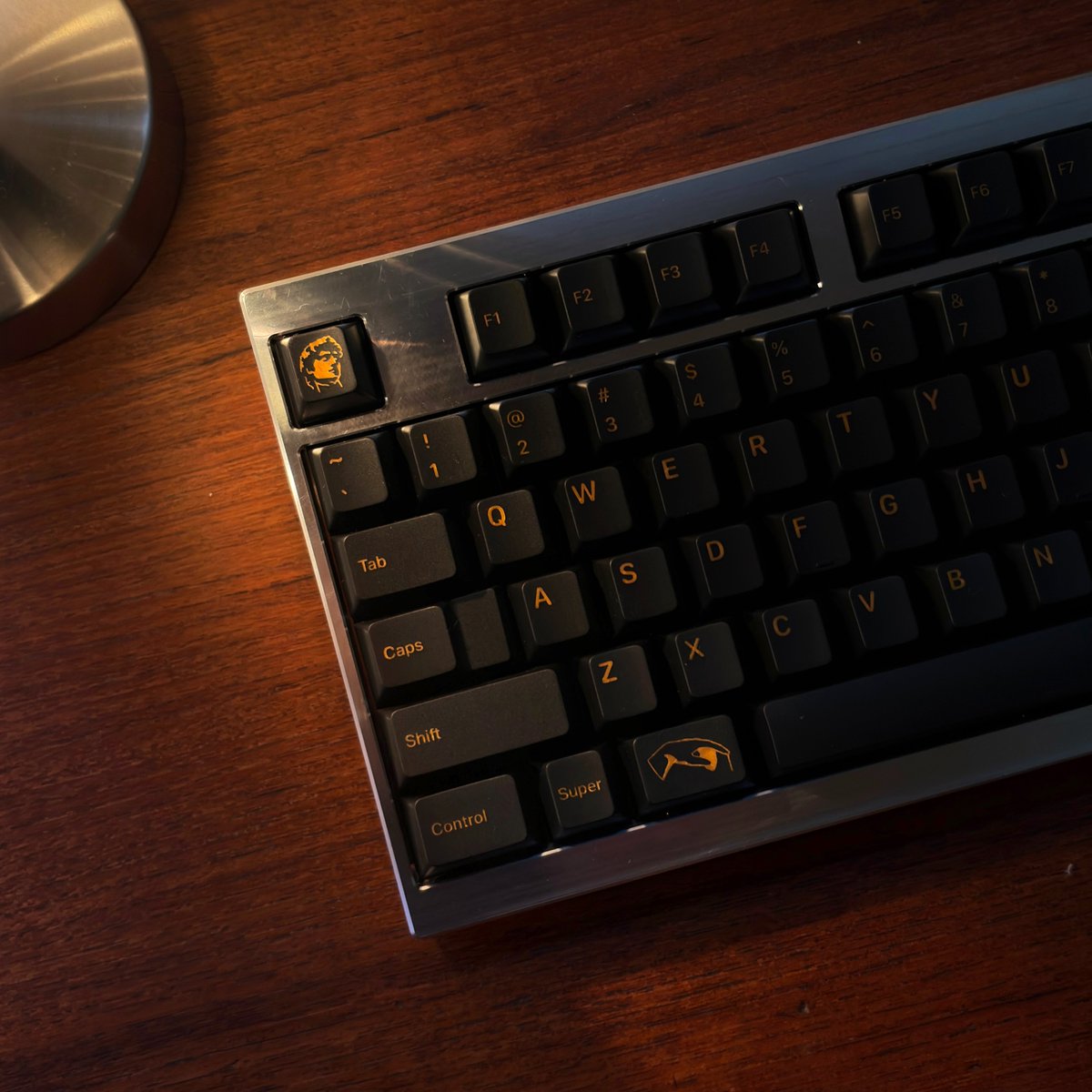 Keyboard: F1-8X V2 raw
Switch: Ragna Linear Switch
Keycap: KAP Midas
#KEEB_PD #KEEB_PD_R273